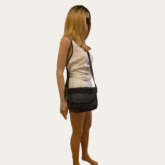 Lululemon Festival Bag II 5L in the Mineralize Multi/Black Color - Picture 9 of 14